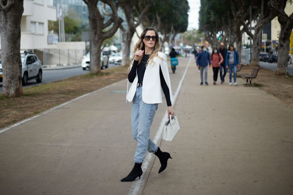 street style שכמיה לבנה